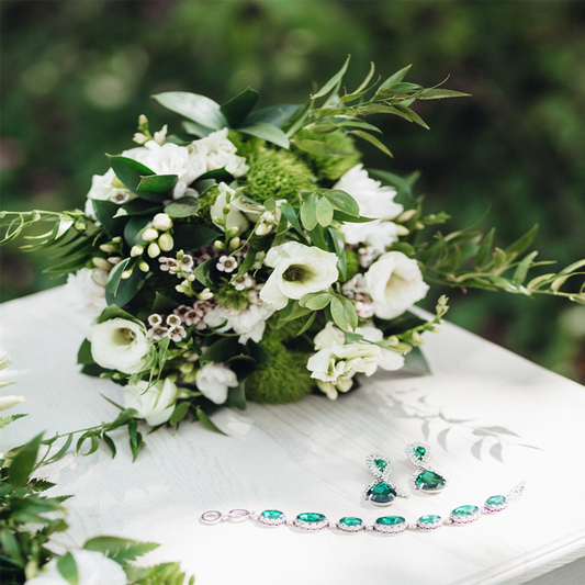 Blumen für die Hochzeit: Warum Kunstblumen die perfekte Wahl für Ihre Tischdeko sind